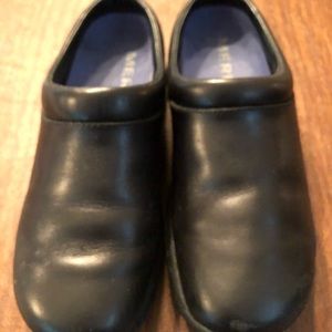 Merrell Encore Women’s Leather Clogs